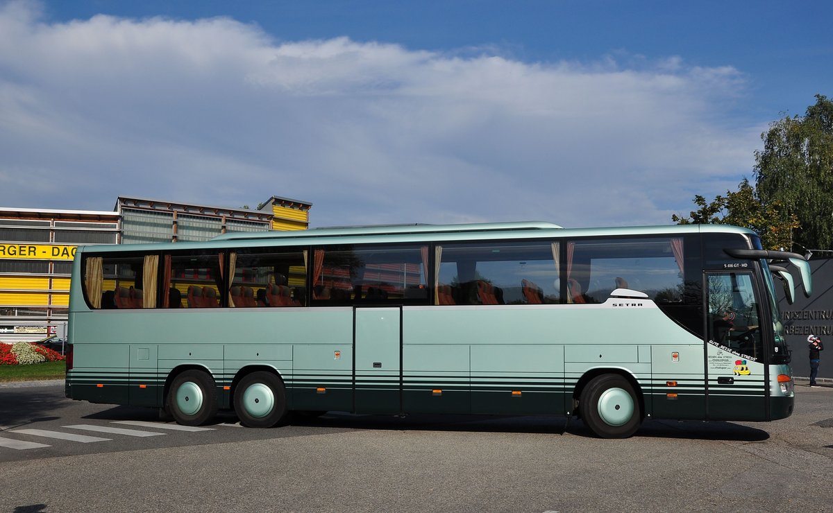 Setra 416 GT-HD von Chalupar Reisen aus �sterreich in Krems gesehen.