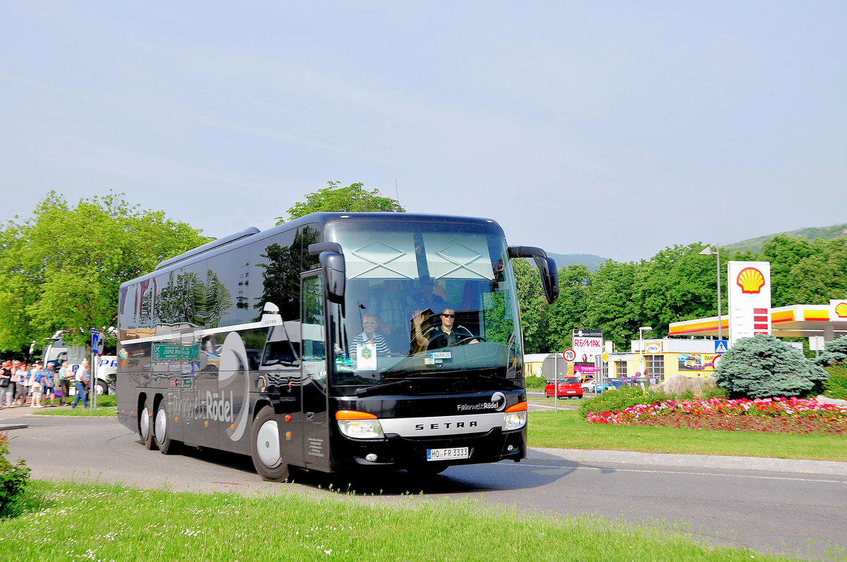Setra 416 GT-HD von der Fahrwelt R�DEl aus der BRD in Krems unterwegs.