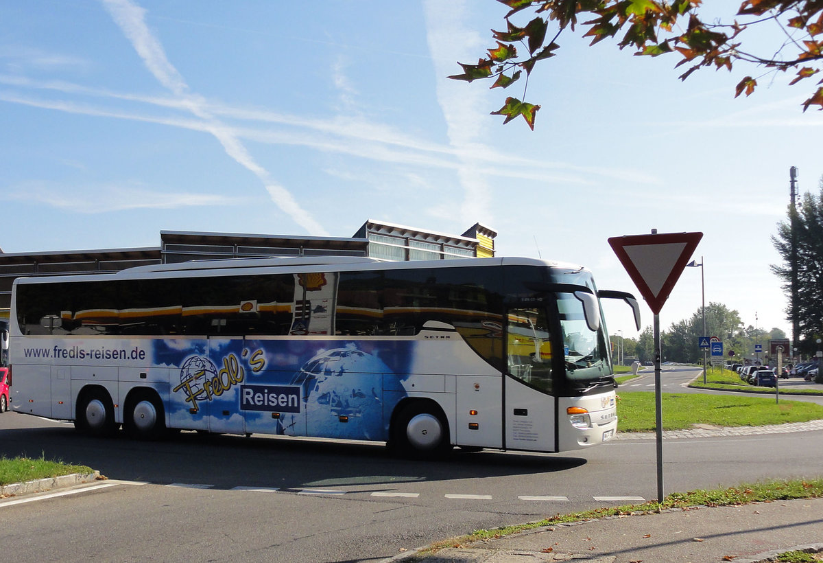 Setra 416 GT-HD von Fredl`s Reisen aus der BRD in Krems gesehen.