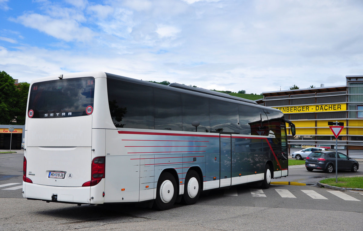 Setra 416 GT-HD von K & K Busreisen aus Nieder�sterreich in Krems gesehen.