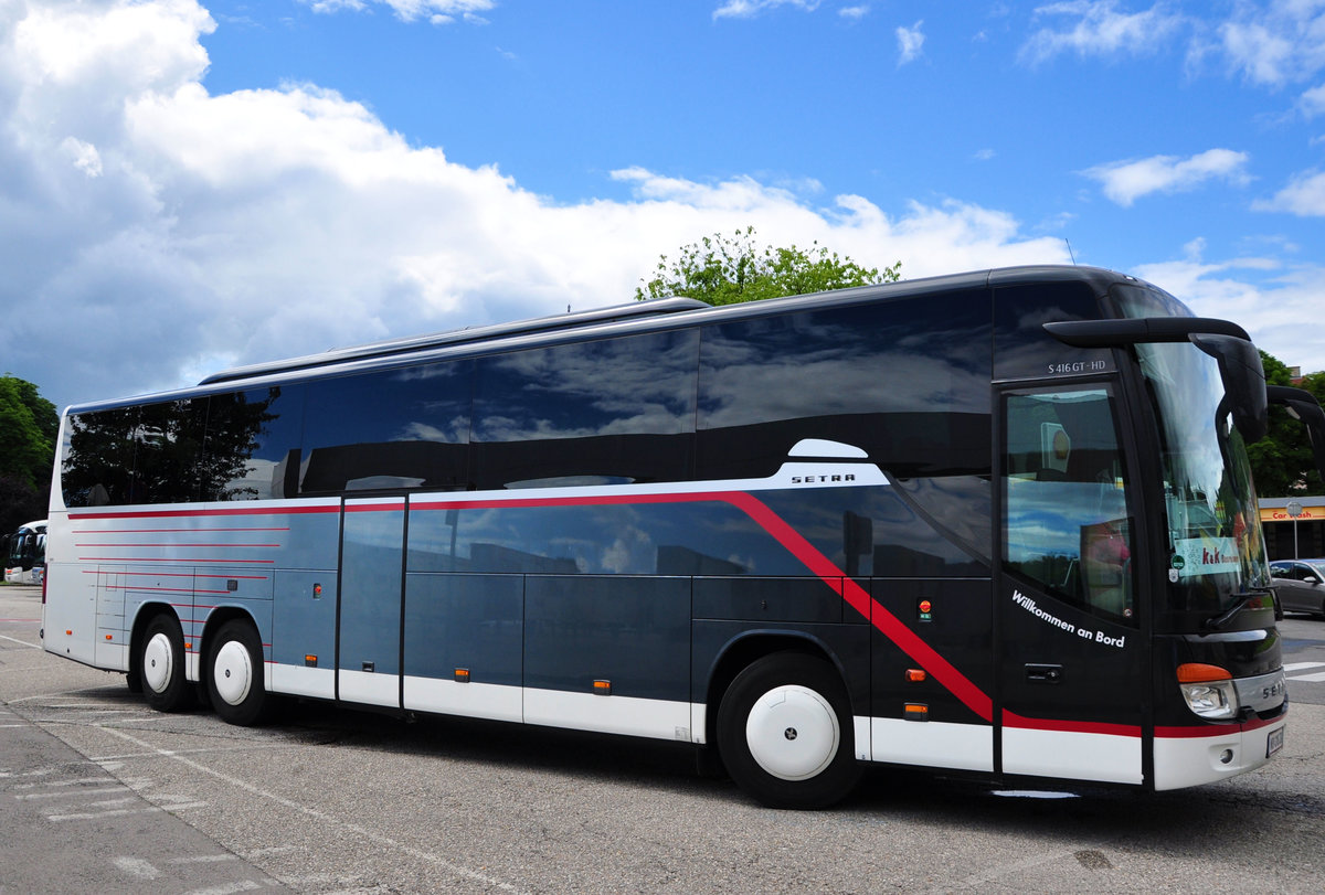 Setra 416 GT-HD von K & K Busreisen aus Nieder�sterreich in Krems gesehen.