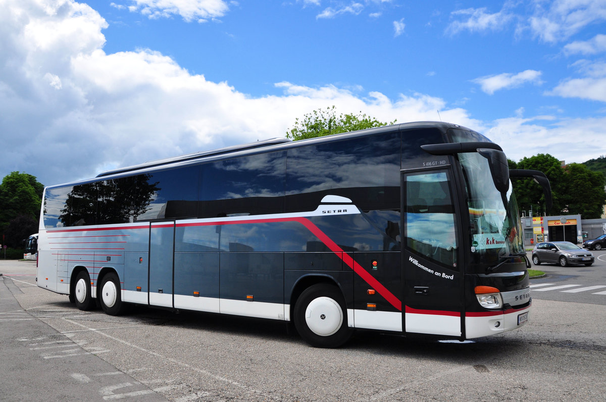 Setra 416 GT-HD von K & K Busreisen aus Nieder�sterreich in Krems gesehen.