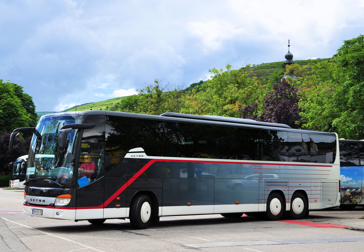 Setra 416 GT-HD von K & K Busreisen aus Nieder�sterreich in Krems gesehen.