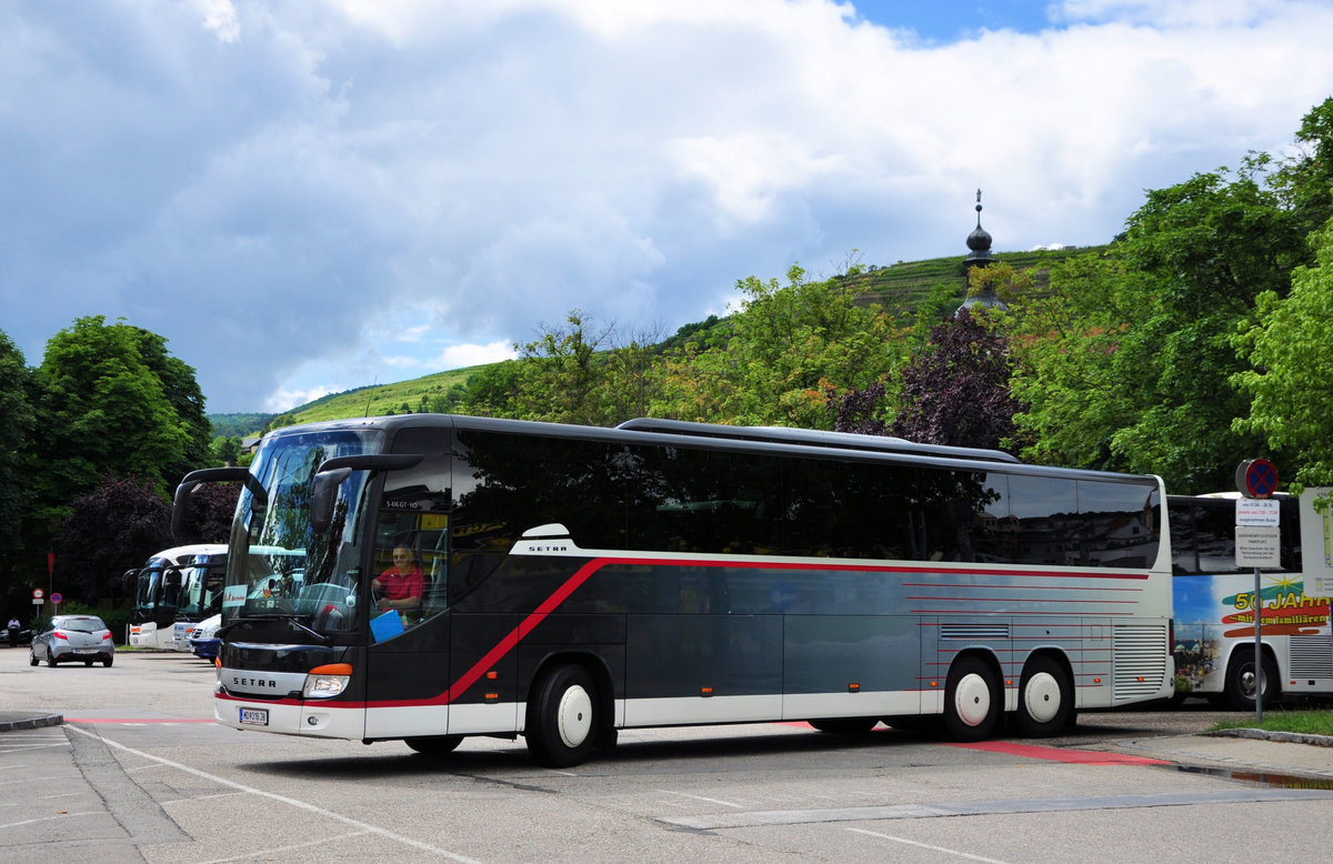 Setra 416 GT-HD von K & K Busreisen aus Nieder�sterreich in Krems gesehen.
