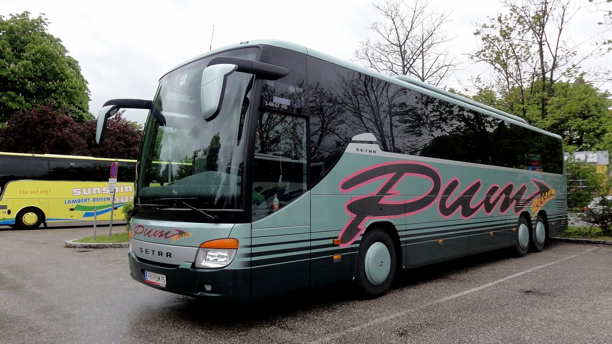 Setra 416 GT-HD von Pum Reisen aus �sterreich in Krems gesehen.