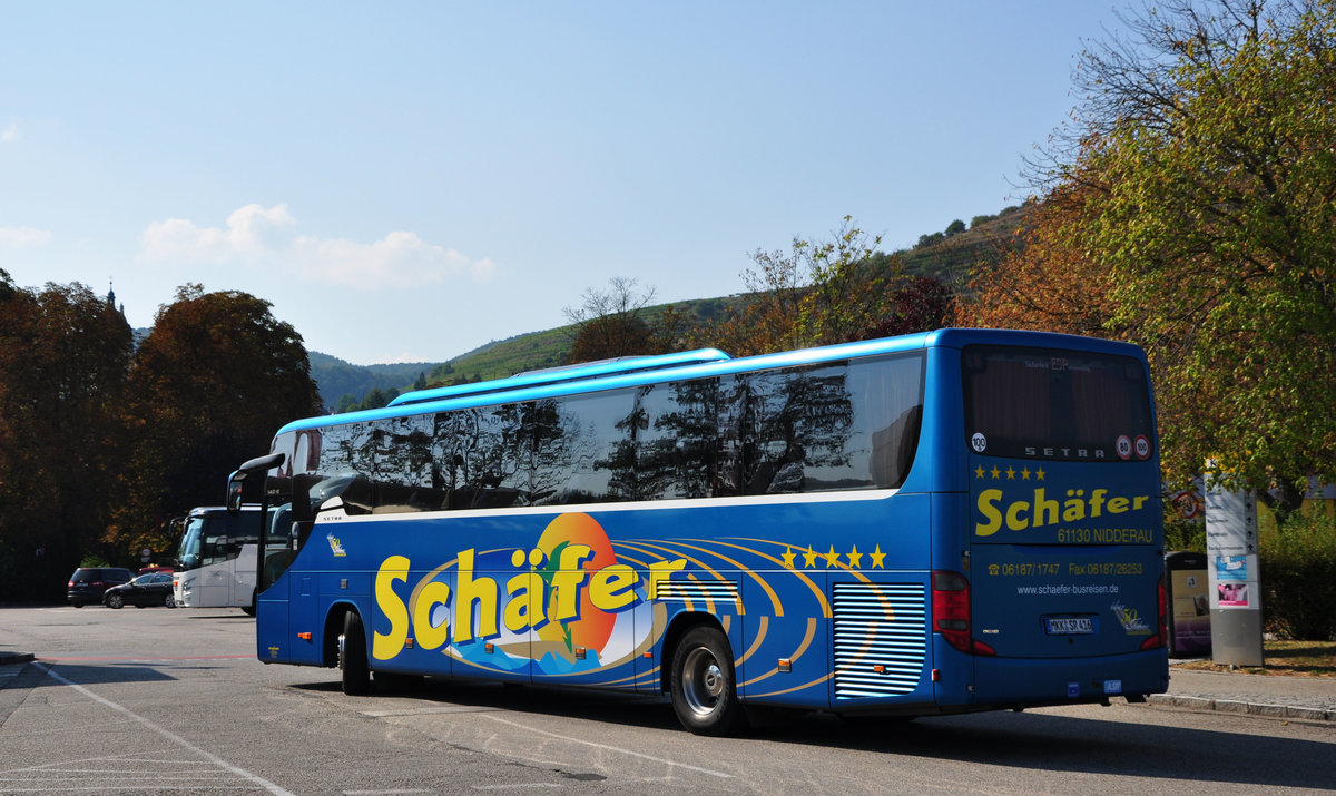 Setra 416 GT-HD von Sch�fer Reisen aus der BRD in Krems.