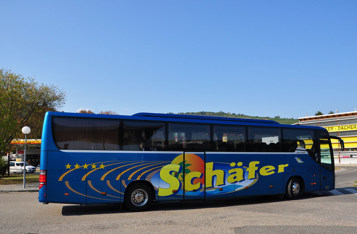 Setra 416 GT-HD von Sch�fer Reisen aus der BRD in Krems.
