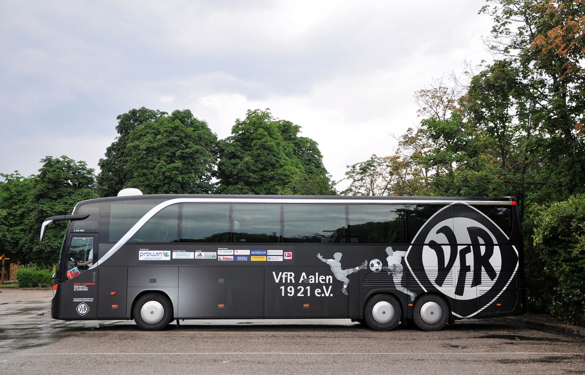 Setra 416 HDH von Becker & Schubert aus der BRD im Juni 2015 in Krems.