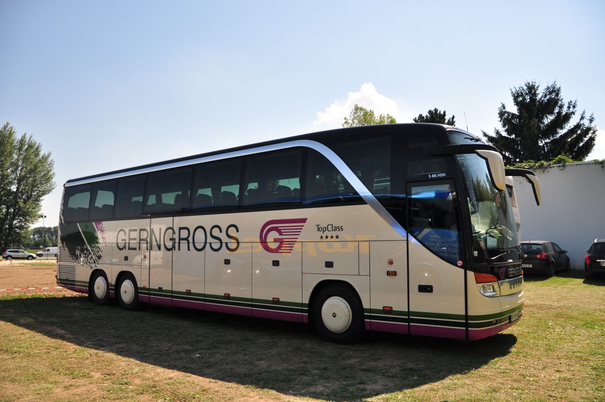 Setra 416 HDH von Gerngross Reisen aus �sterreich am 19.7.2014 in Krems.