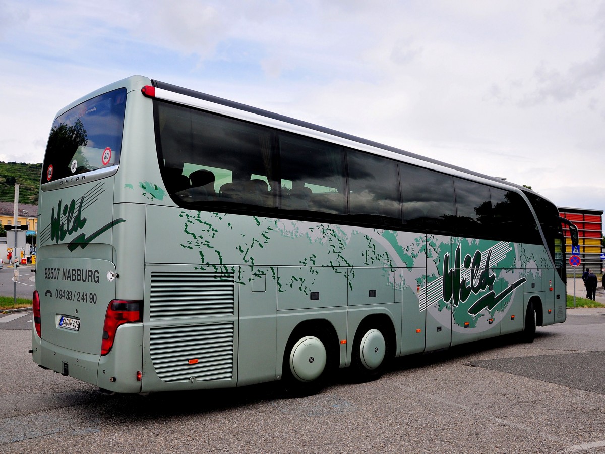 Setra 416 HDH von der Hans Wild Bustouristik aus der BRD im Juni 2015 in Krems gesehen.