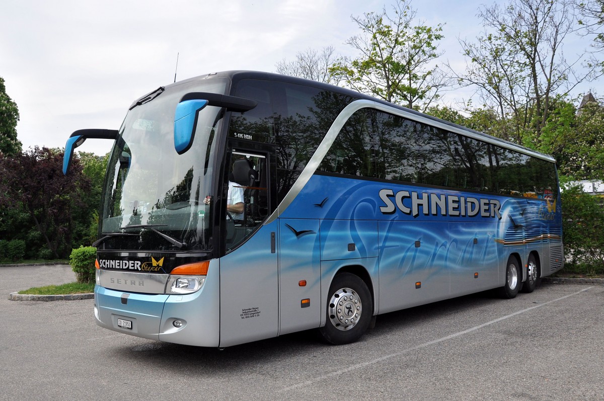 Setra 416 HDH von Schneider Reisen aus der Schweiz am 2.5.2015 in Krems.