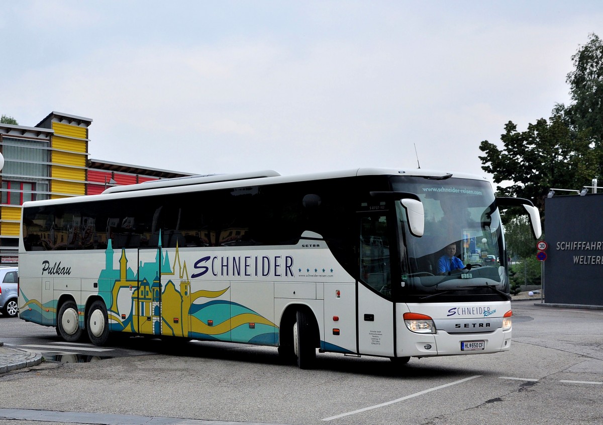 SETRA 417 GT-HD vom Autobusunternehmen SCHNEIDER aus Nieder�sterreich im August 2013 in Krems gesehen.
