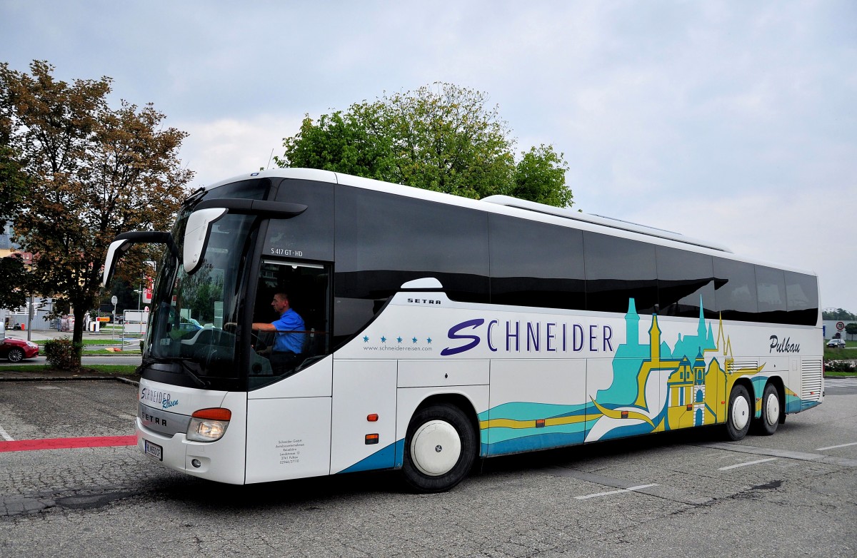 SETRA 417 GT-HD vom Autobusunternehmen SCHNEIDER aus Nieder�sterreich im August 2013 in Krems gesehen.
