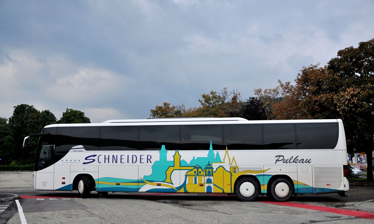 SETRA 417 GT-HD vom Autobusunternehmen SCHNEIDER aus Nieder�sterreich im August 2013 in Krems gesehen.