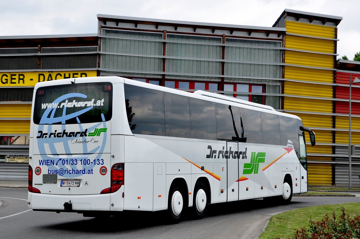 Setra 417 GT-HD von Dr. Richard Reisen aus Wien in Krems gesehen.