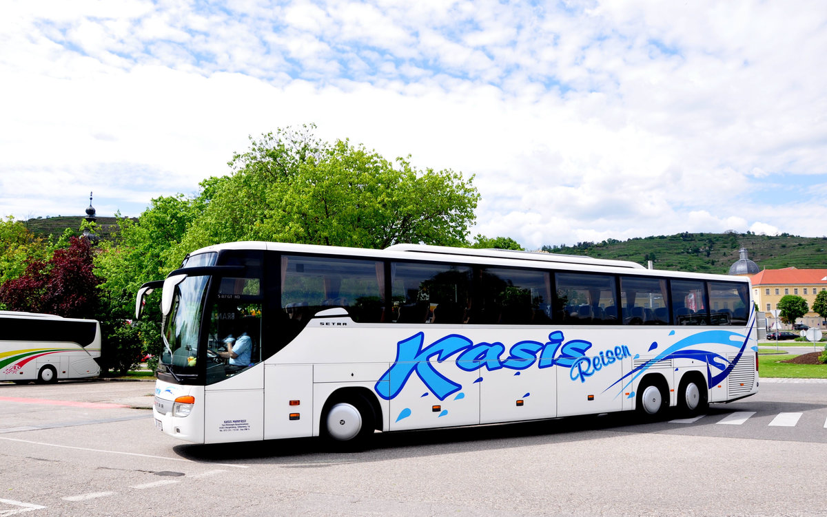 Setra 417 GT-HD von Kasis Reisen aus Ober�sterreich in Krems gesehen.
