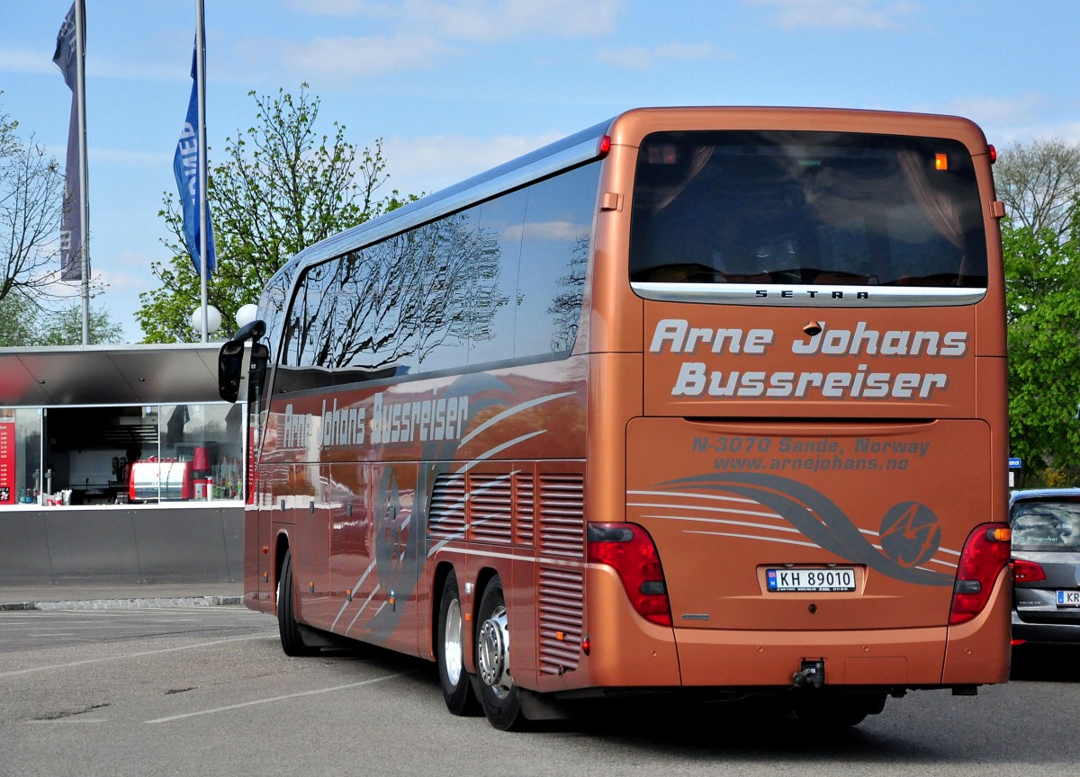 Setra 417 HDH von Arne Johans aus Norwegen am 19.4.2015 in Krems gesehen.