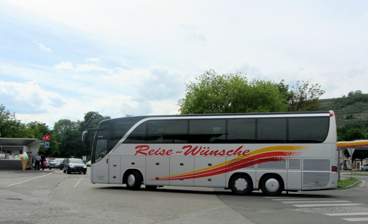 Setra 417 HDH von Laister Reisen aus �sterreich am 2.Juni 2014 in Krems gesehen.