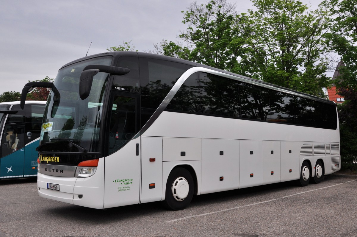 Setra 417 HDH von Langreder Reisen aus der BRD am 19.5.2015 in Krems.