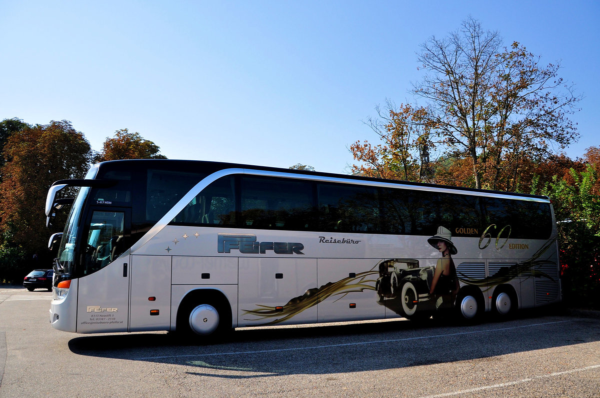 Setra 417 HDH von Pfeifer Reisen aus �sterreich in Krems.