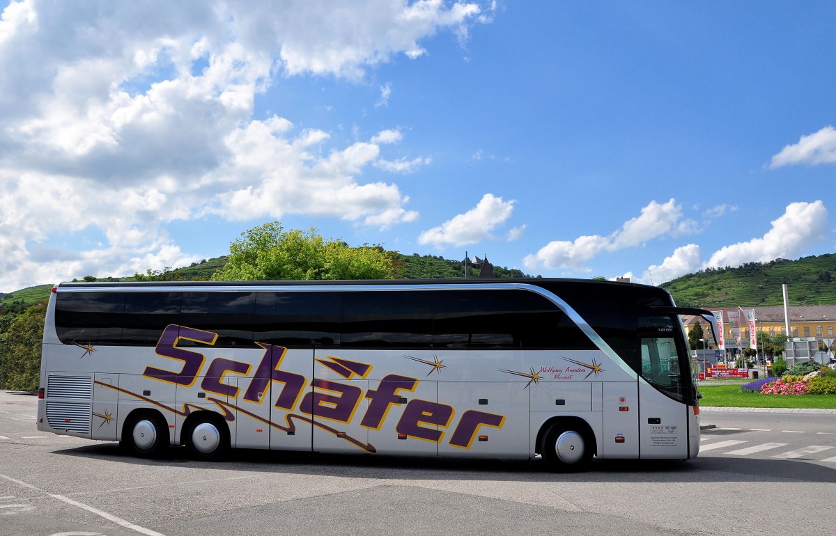 SETRA 417 HDH von SCH�FER Reisen aus der BRD am 4.7.2013 in Krems an der Donau.