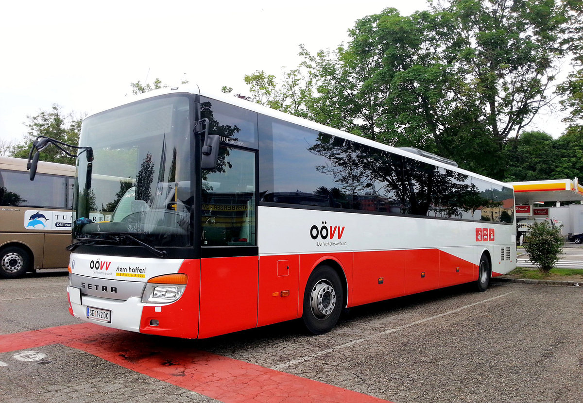 Setra 417 UL Business von Stern Hafferl Verkehr O�VV (Ober�sterreichischer Verkehrsverbund) in Krems gesehen.