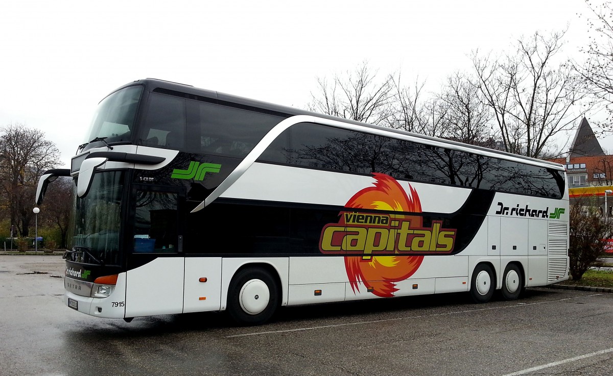 Setra 431 DT von Dr. Richard / �sterreich im Nov.2013 in Krems.