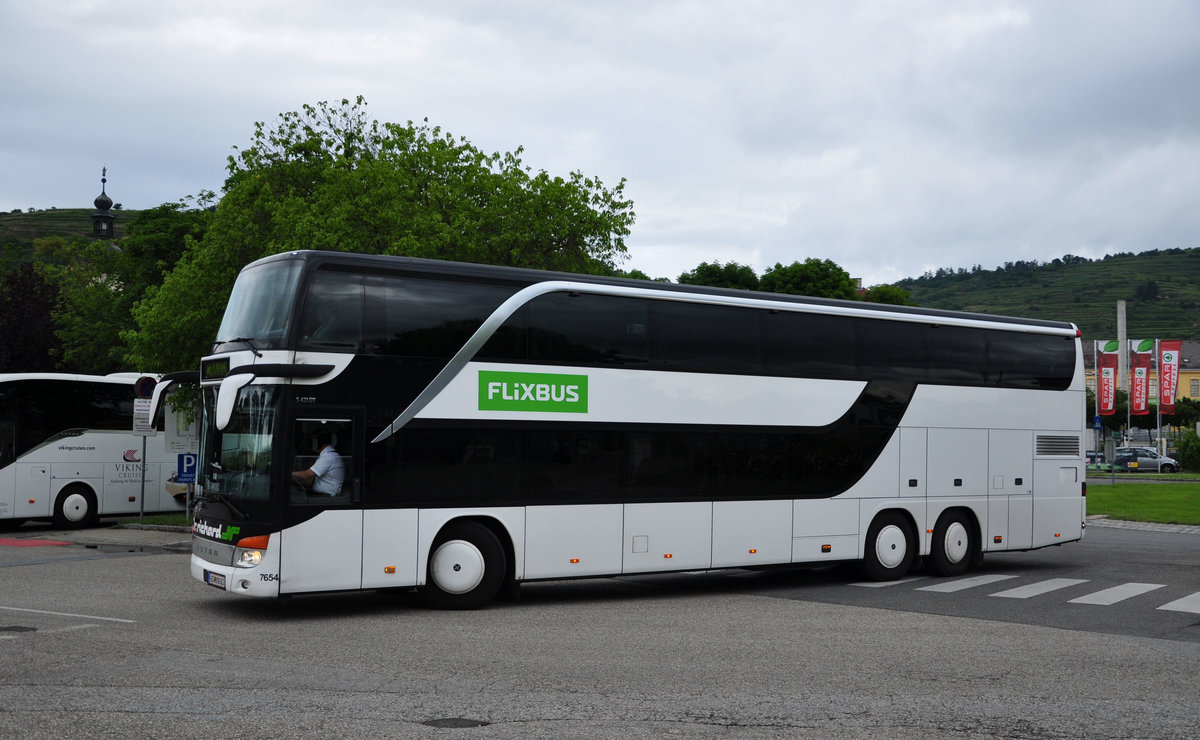 Setra 431 DT Flixbus von Dr. Richard Reisen aus sterreich in Krems unterwegs.