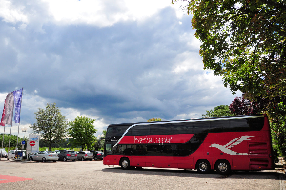 Setra 431 DT von Herburger Reisen aus �sterreich in Krems gesehen.