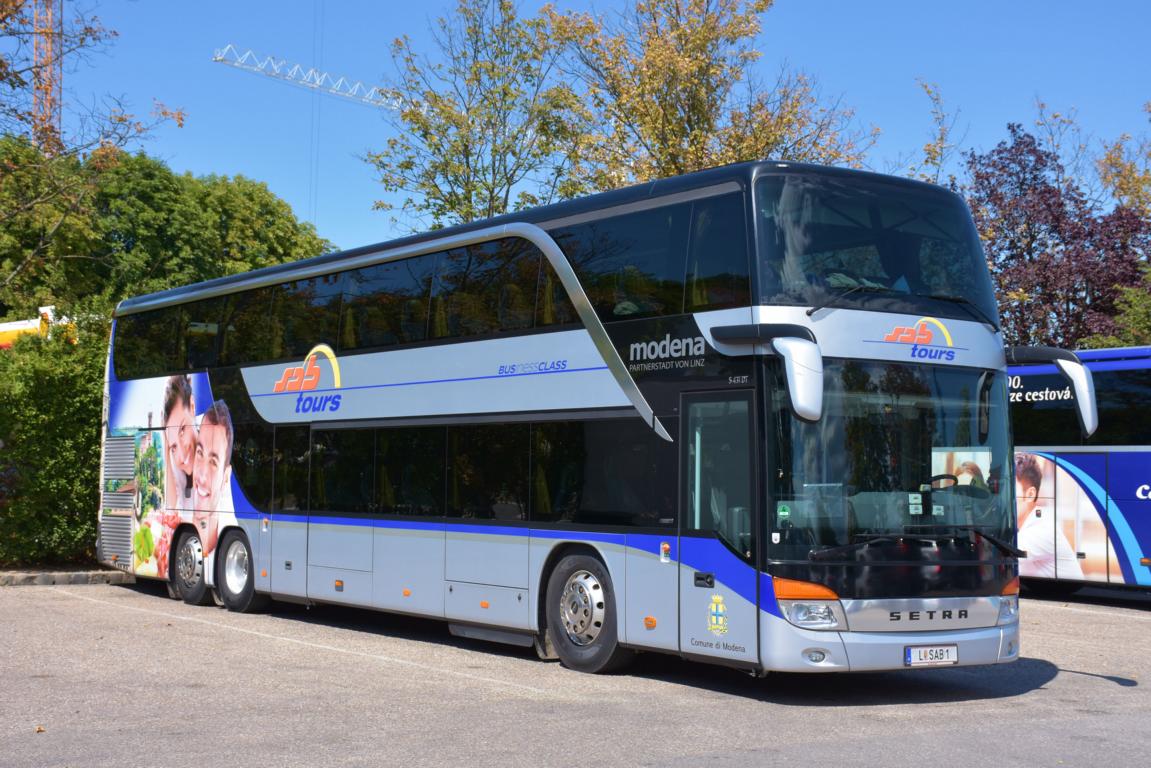 Setra 431 DT von SAB Tours aus Linz/Ober�sterreich 2017 in Krems.