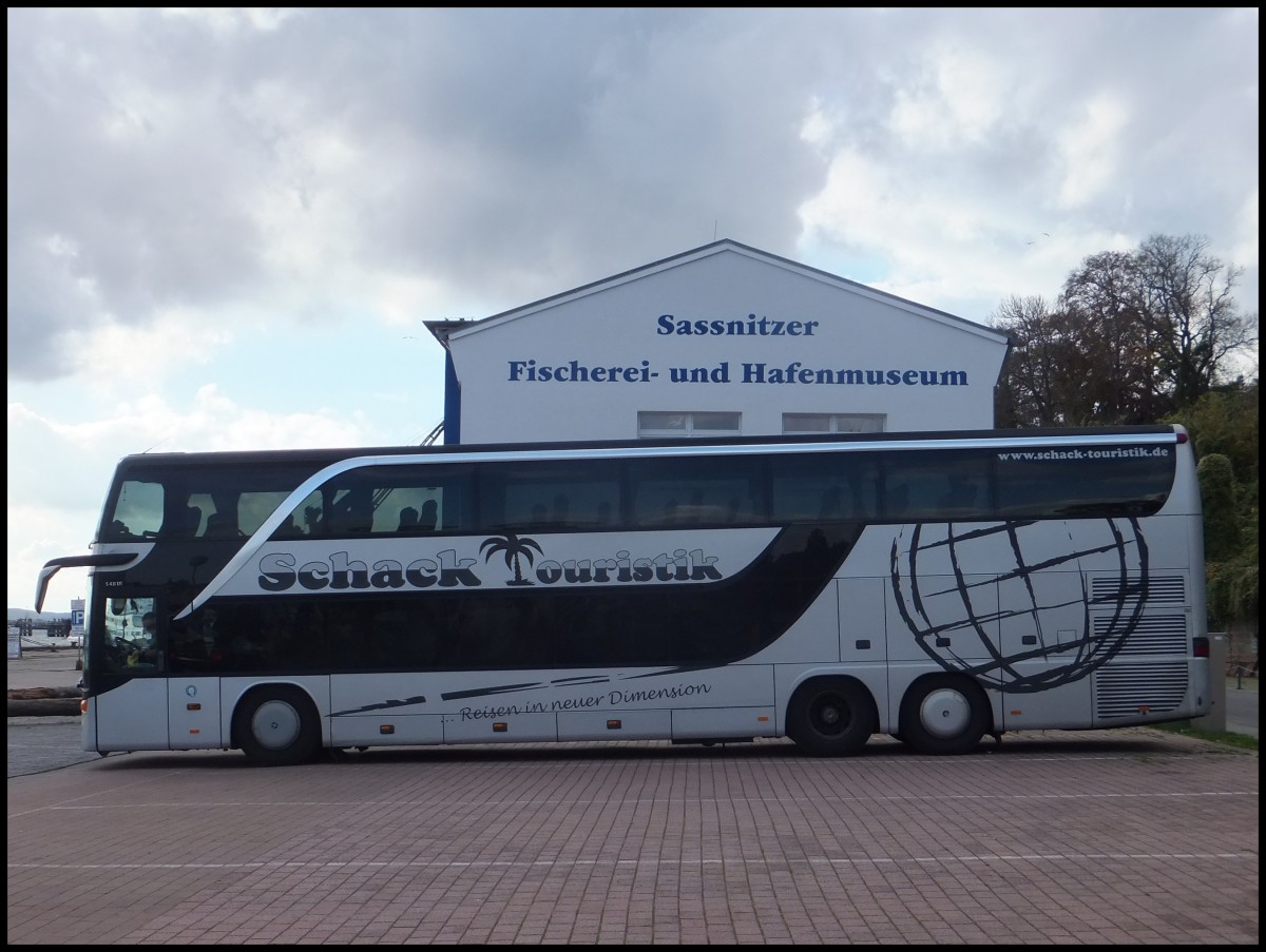 Setra 431 DT von Schack Touristik aus Deutschland im Stadthafen Sassnitz.