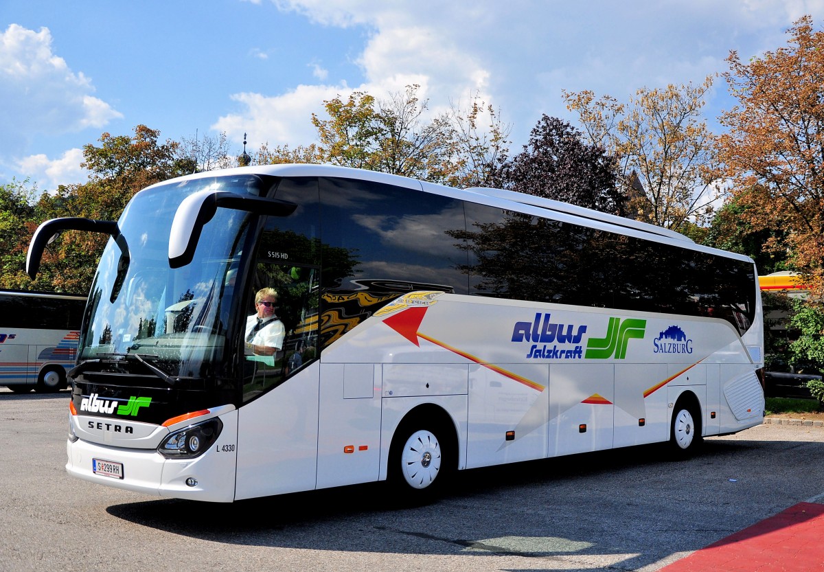 SETRA 515 HD von ALBUS-SALZKRAFT aus �sterreich im August 2013 in Krems an der Donau.