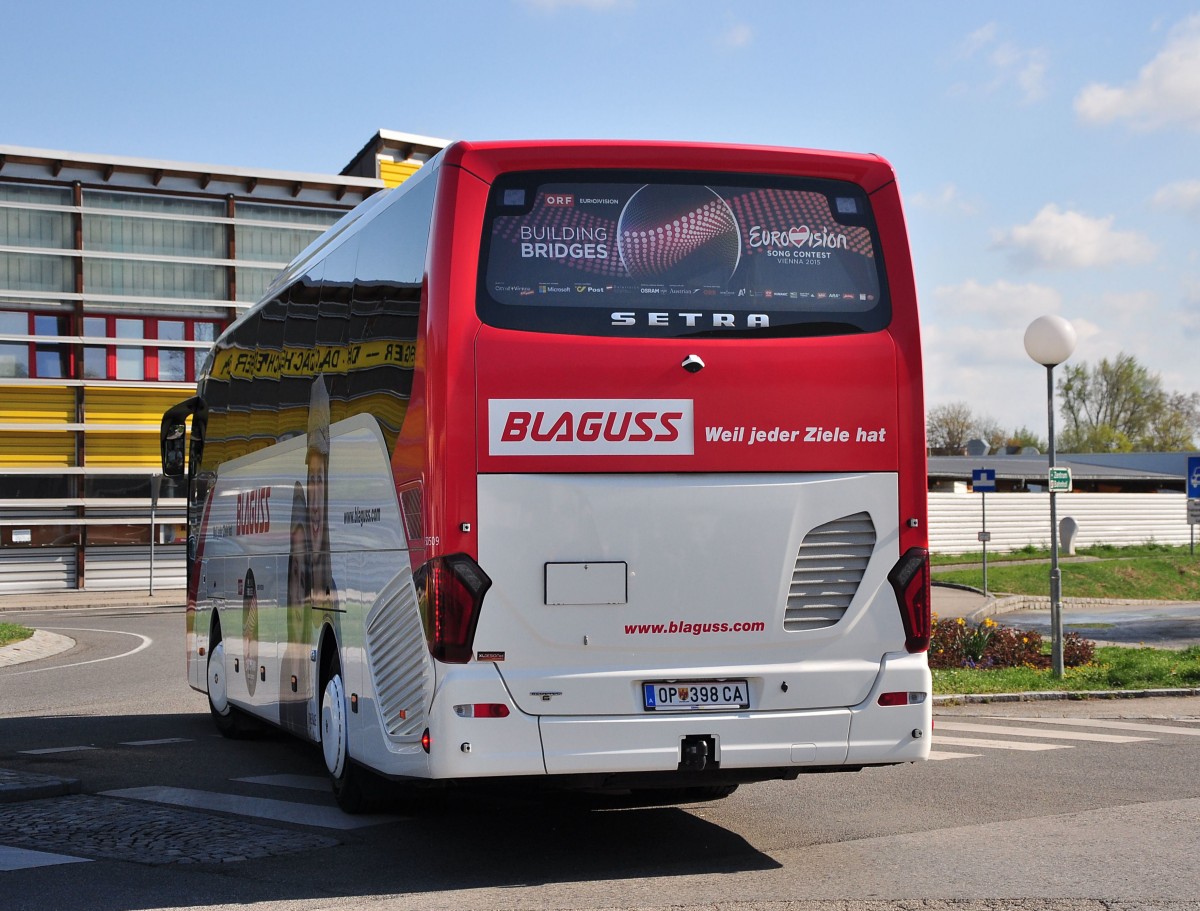 Setra 515 HD von Blaguss aus �sterreich am 18.4.2015 in Krems.