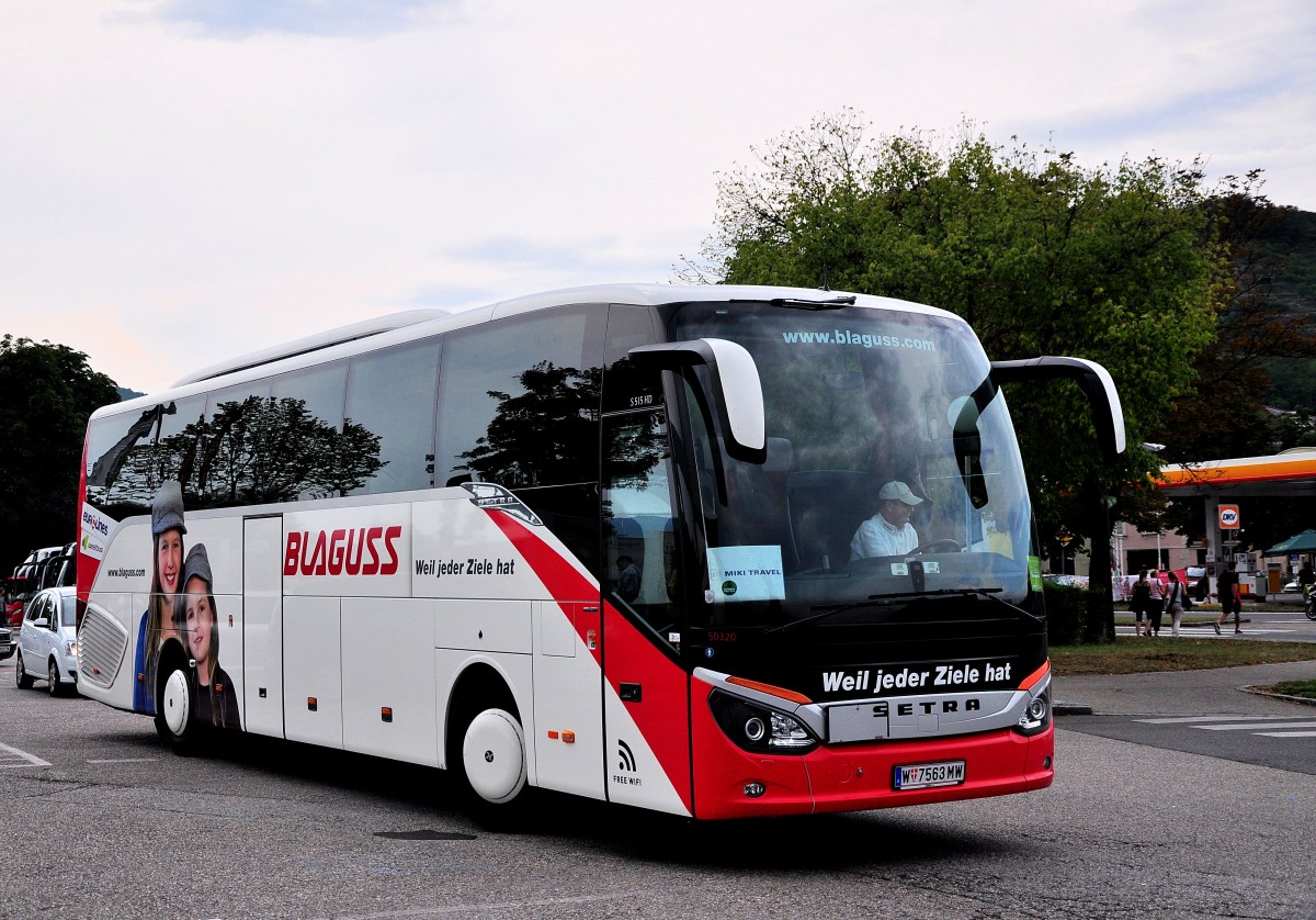 Setra 515 HD von Blaguss Reisen aus Wien am 27.Juli 2014 in Krems gesehen.