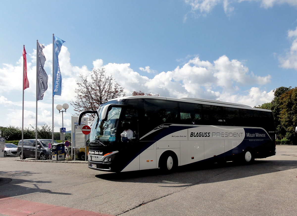 Setra 515 HD von Blaguss Reisen aus Wien in Krems.