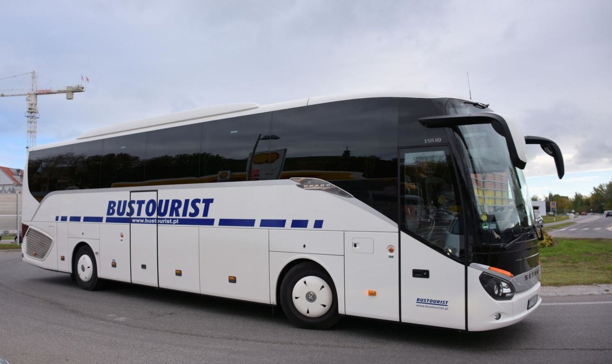 Setra 515 HD von Bustourist aus PL 10/2017 in Krems.