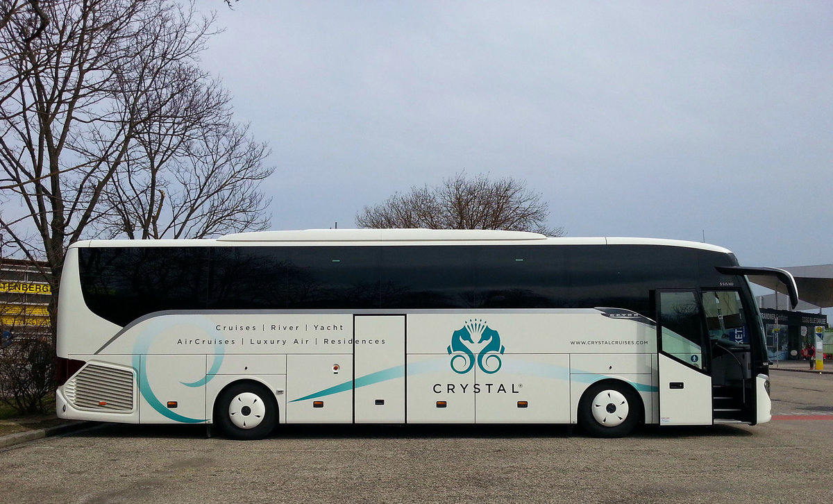 Setra 515 HD von Crystal Reisen (Blaguss) aus Ungarn,sogenannte  Schiffbegleiter  2017 in Krems.