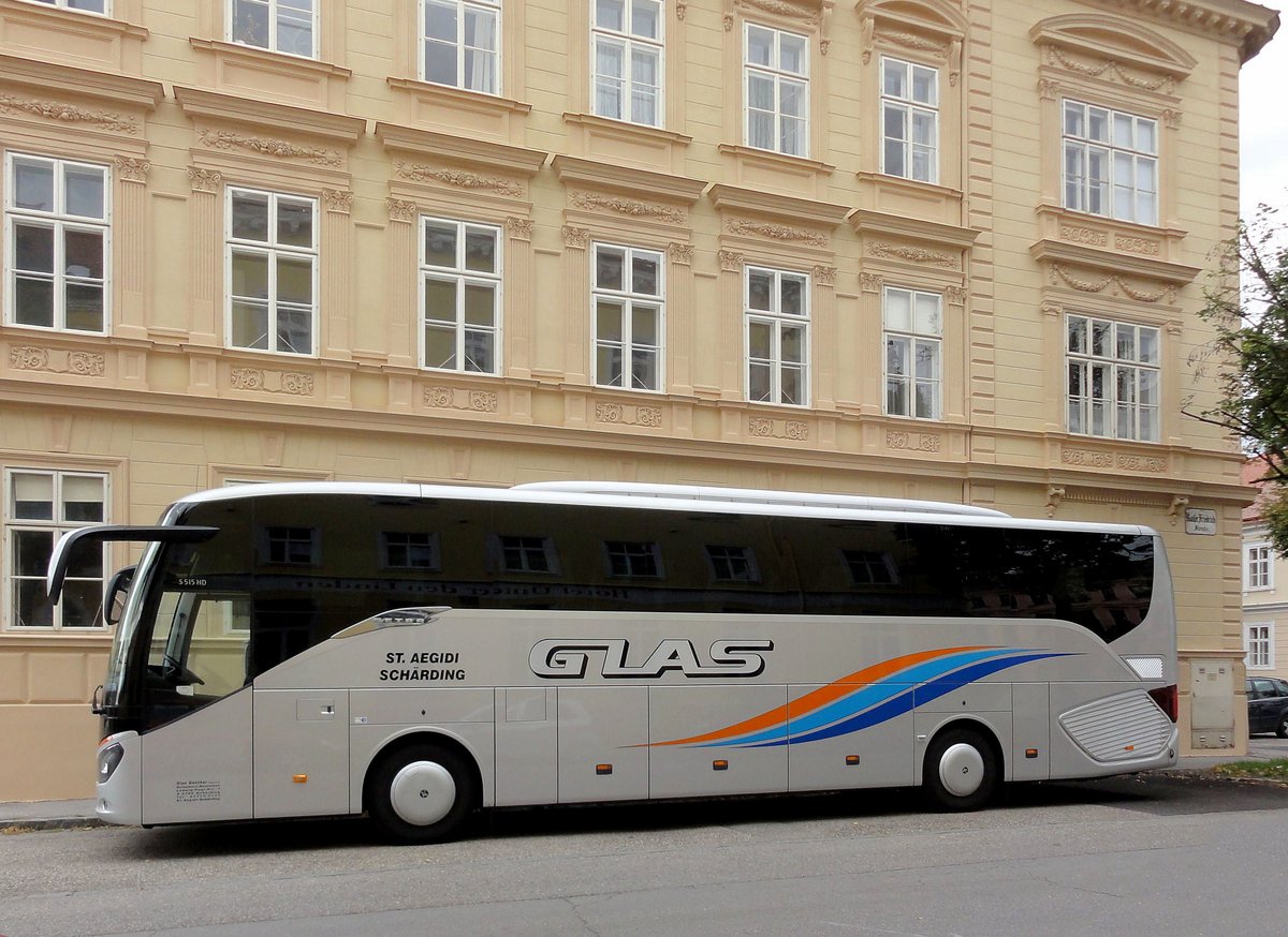 Setra 515 HD von Glas Reisen aus sterreich in Krems gesehen.