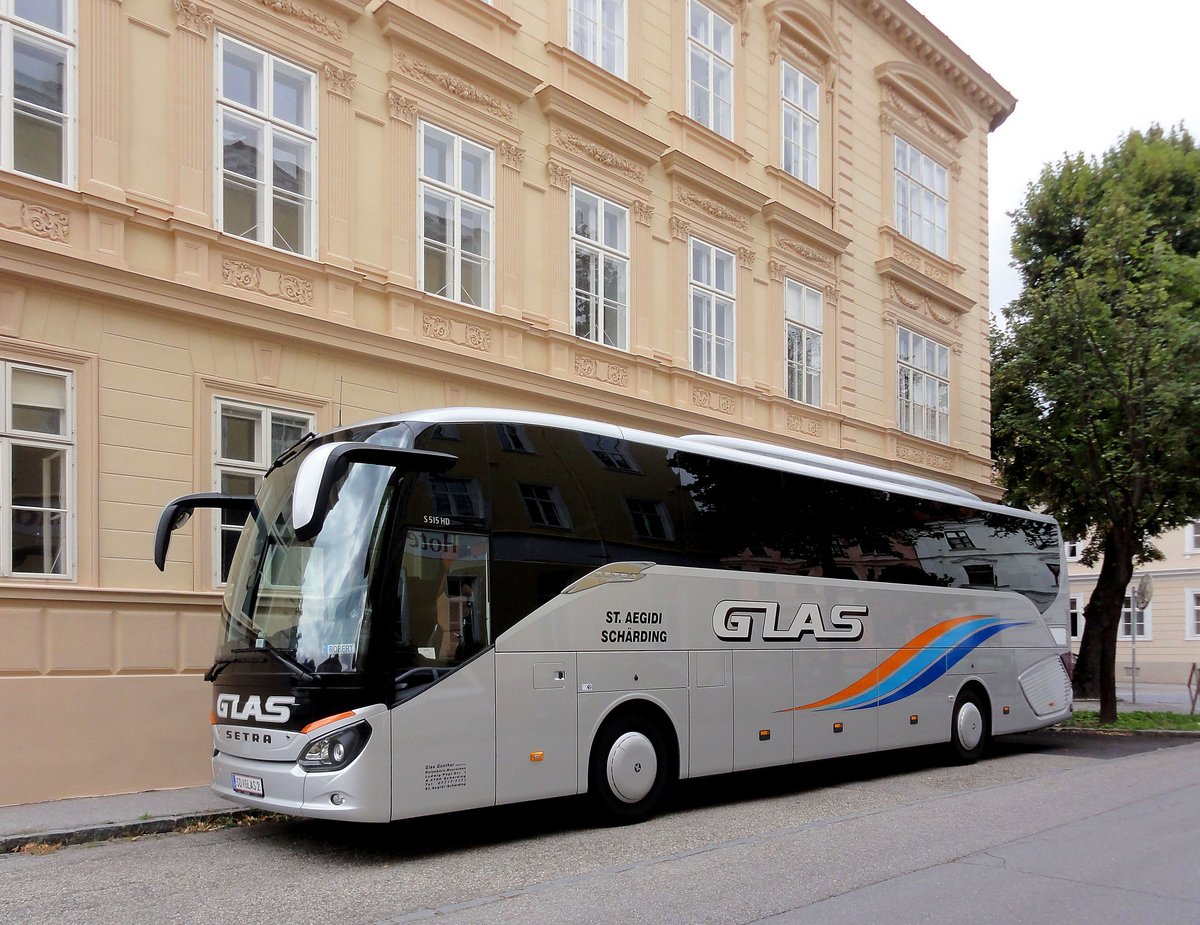 Setra 515 HD von Glas Reisen aus sterreich in Krems gesehen.