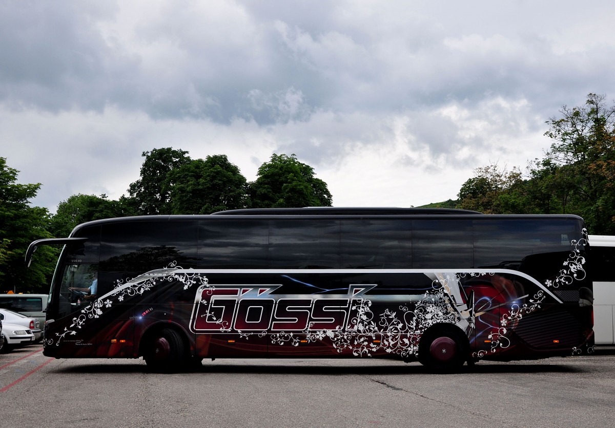Setra 515 HD von G�ssi Reisen aus der Schweiz im Juni 2015 in Krems gesehen.
