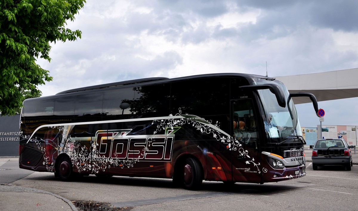 Setra 515 HD von G�ssi Reisen aus der Schweiz im Juni 2015 in Krems gesehen.