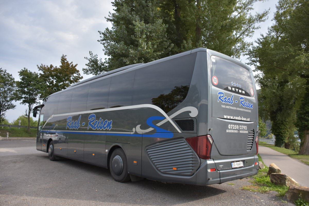 Setra 515 HD von Raab Reisen aus �sterreich bei Krems gesehen,09/2017.