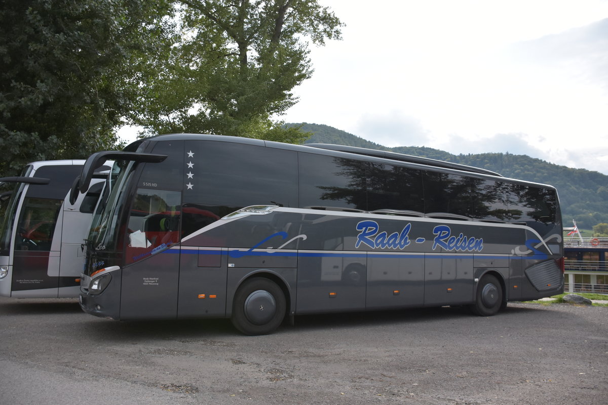 Setra 515 HD von Raab Reisen aus �sterreich bei Krems gesehen,09/2017.