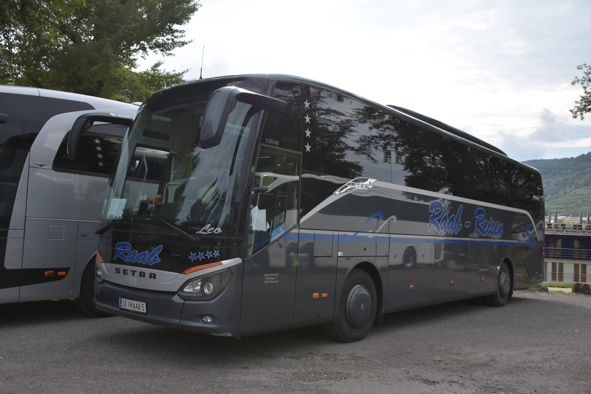 Setra 515 HD von Raab Reisen aus �sterreich bei Krems gesehen,09/2017.