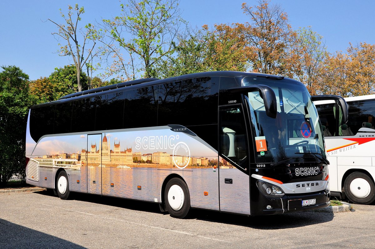 Setra 515 HD von Scenik.sk (Blaguss) in Krems gesehen.