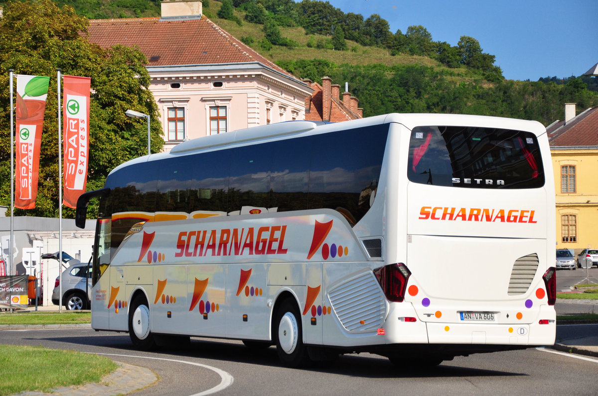 Setra 515 HD von Scharnagel Reisen aus der BRD in Krems.