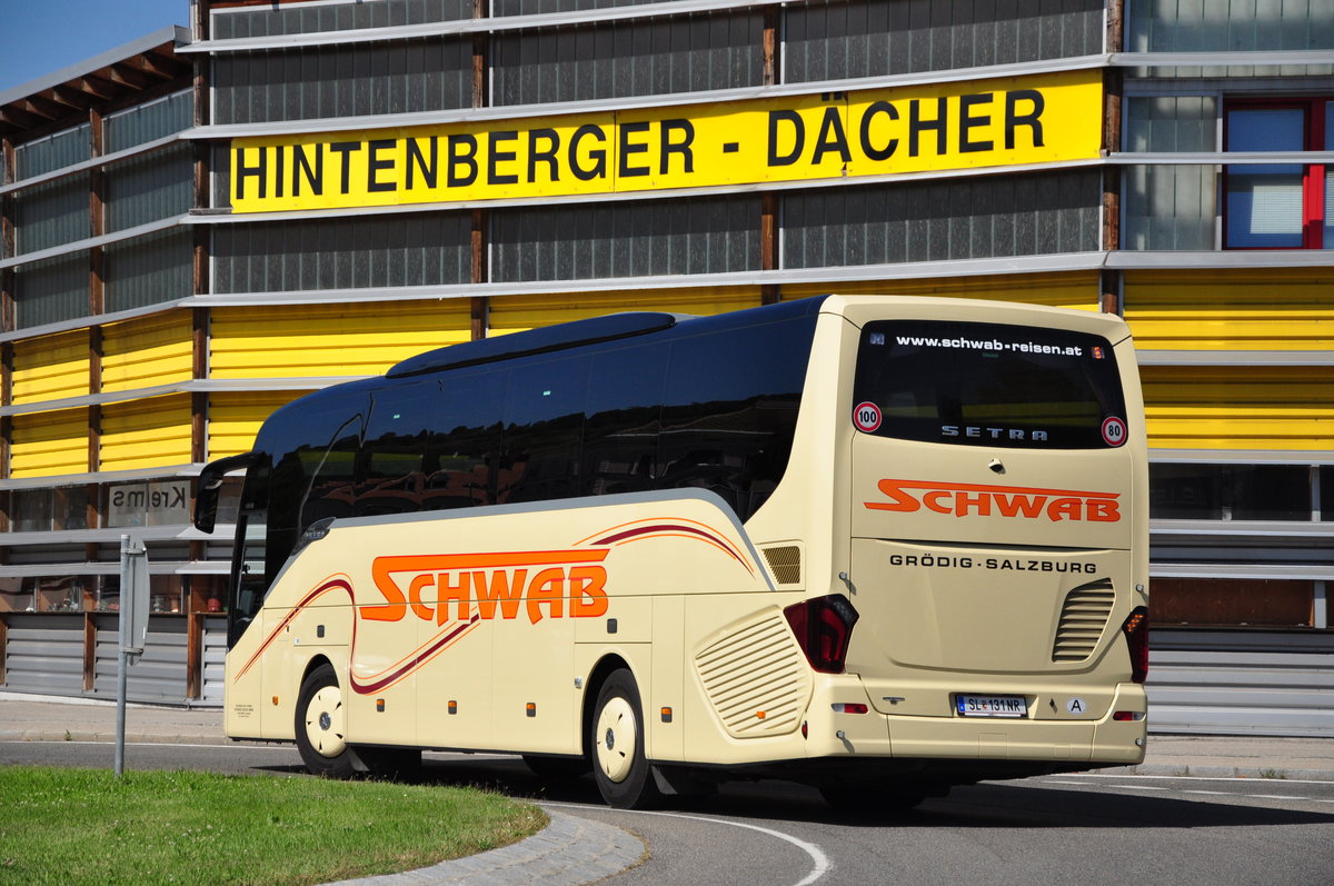 Setra 515 HD von SCHWAB Reisen aus �sterreich in Krems gesehen.