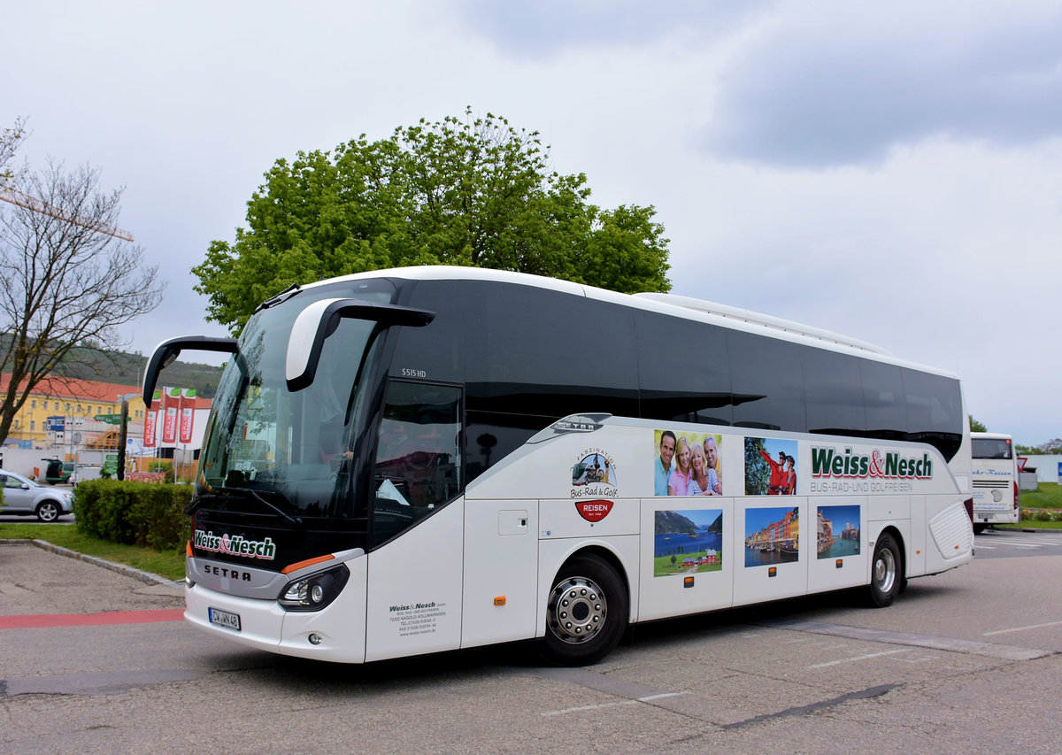 Setra 515 HD von Weiss & Nesch Reisen aus der BRD in Krems.