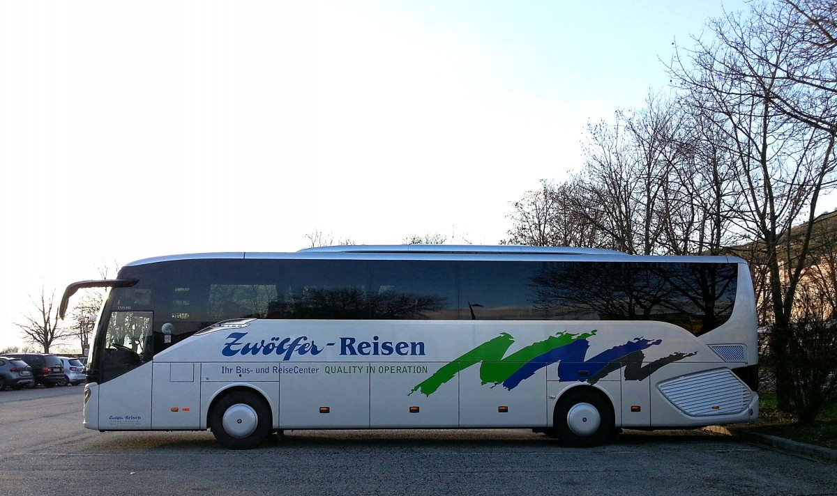 Setra 515 HD von Zw�lfer Reisen aus Nieder�sterreich am 9.12.2014 in Krems.