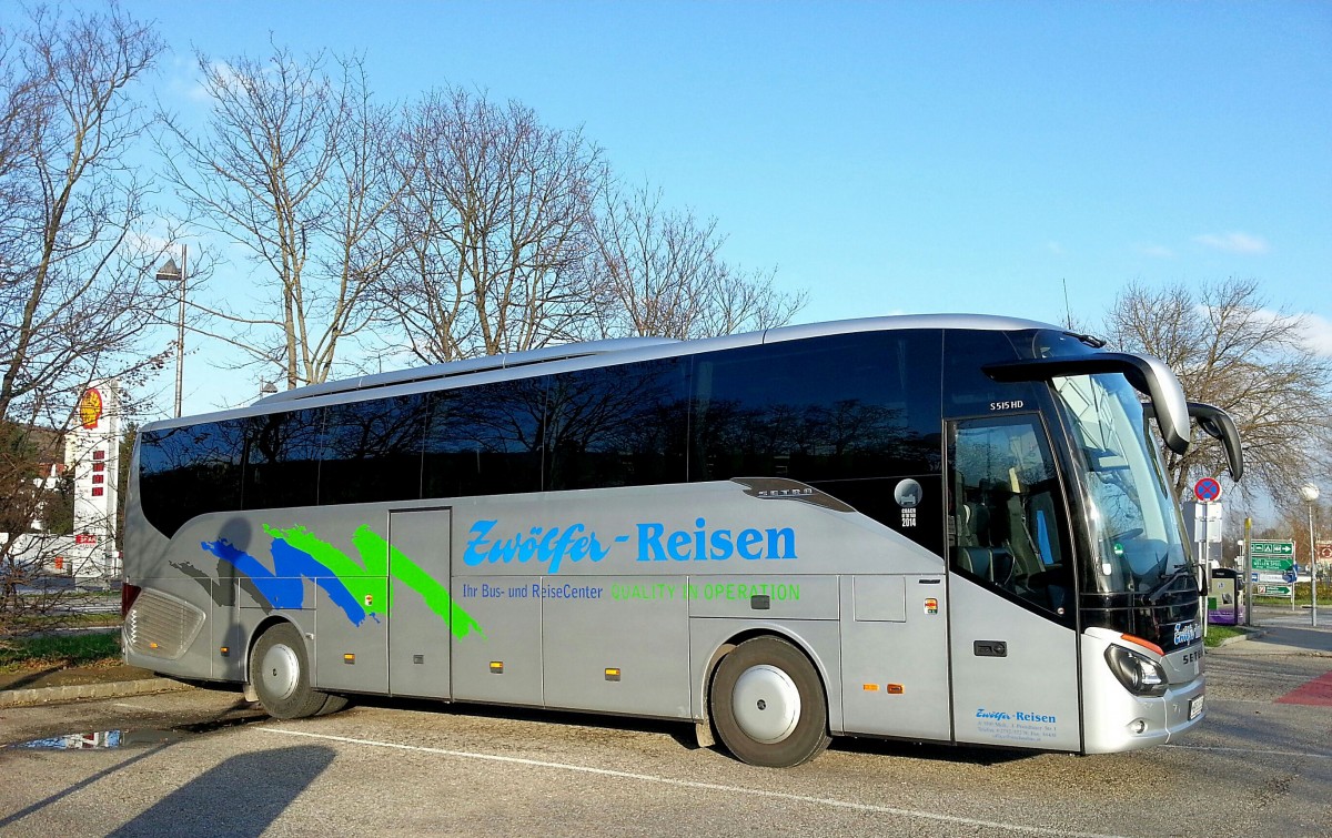 Setra 515 HD von Zwlfer Reisen aus Niedersterreich am 9.12.2014 in Krems.